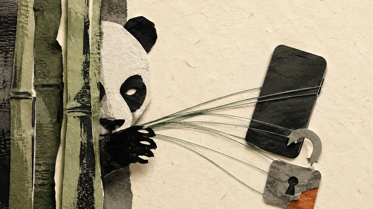 Collage de una figura panda manipulando un teléfono y un candado abierto